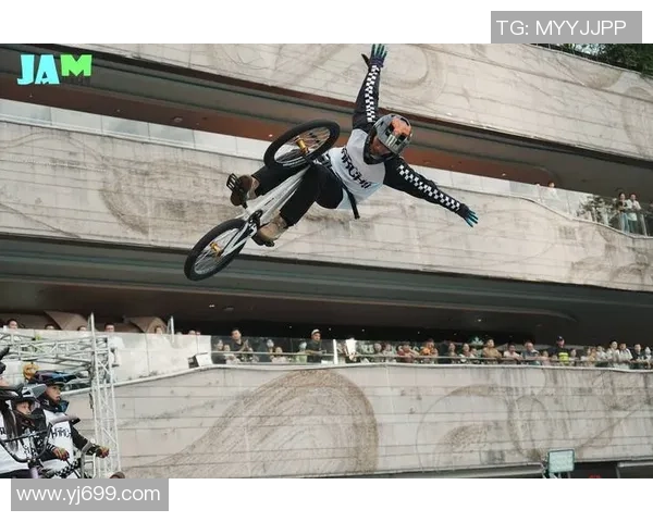 张芳的滑板人生：从街头少年到极限运动女神的深度对话